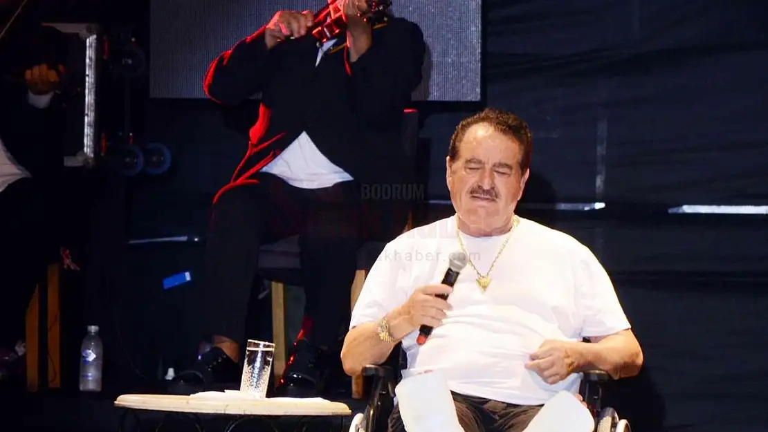Gündüz Ölümden Dönen Tatlıses, Akşam Tekerlekli Sandalye İle Sahneye Çıkıp Konser Verdi