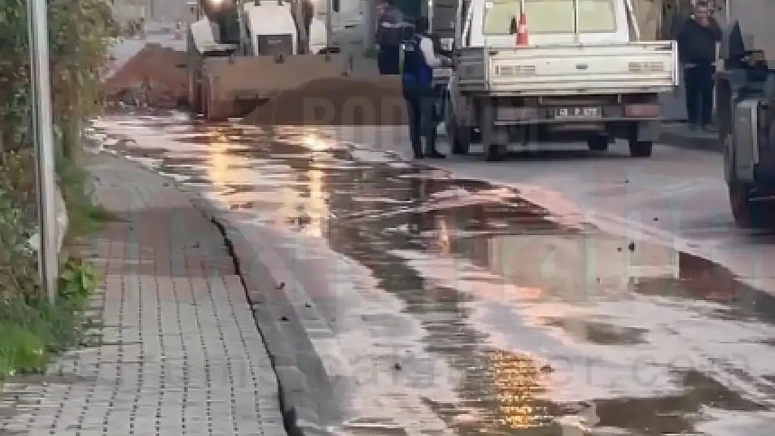 Haberimizin Hemen Ardından Su Patlağı Tamir Edildi