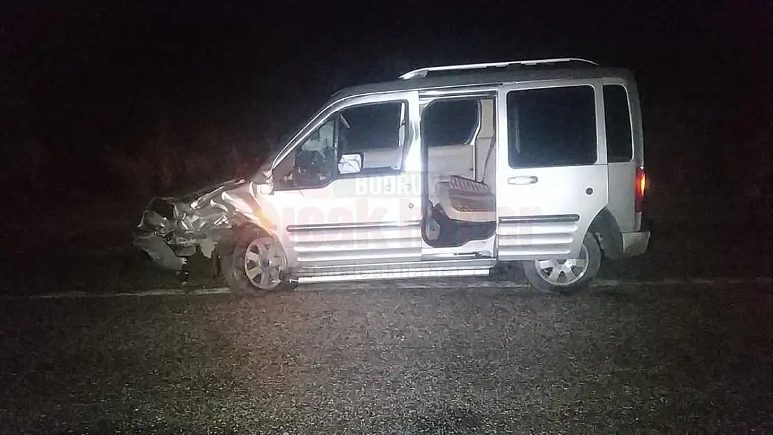 Hafif Ticari Araçla Çarpışan Motosikletin Sürücüsü Öldü