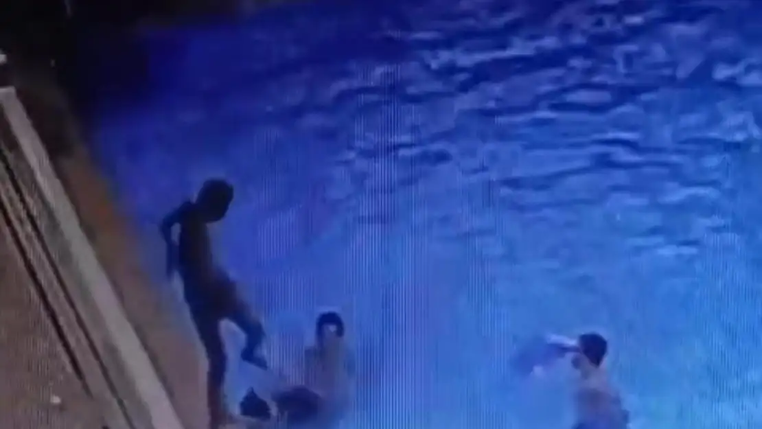 Havuzda Dehşet ! 11 Yaşındaki Çocuk Akran Zorbalığına Maruz Kaldı !