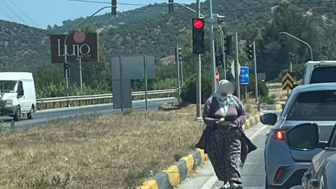 Hem Trafiği Hem Canları Tehlikeye Atıyorlar!