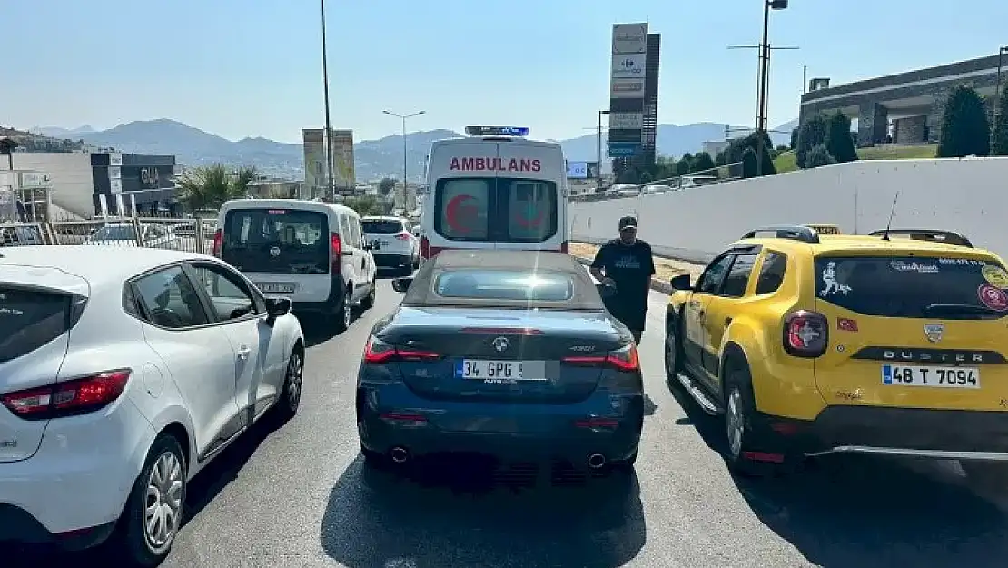 İçinde Hasta Olan Ambulansa Çarptı
