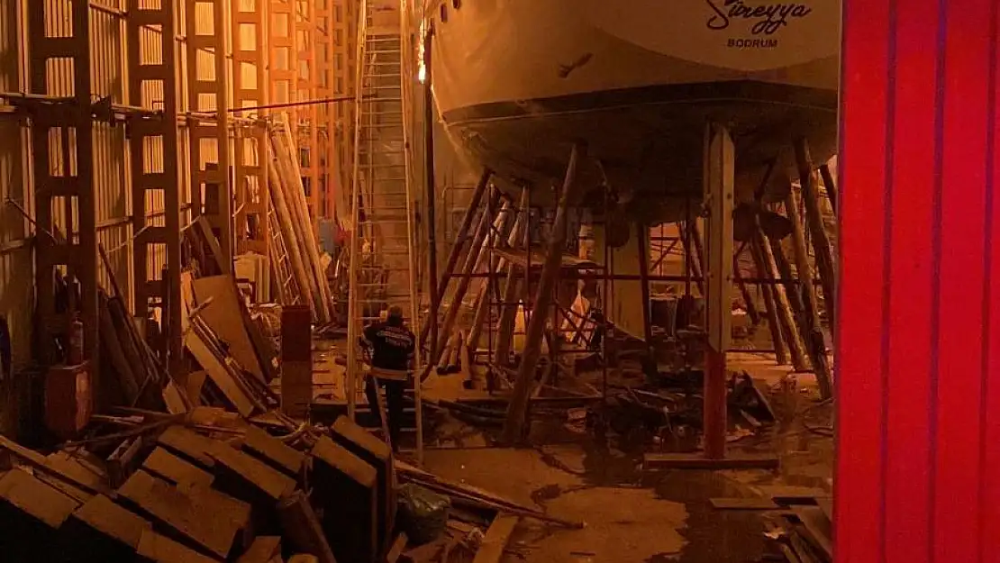 İçmeler Tersanesinde Bakımı Yapılan Tekne Yandı
