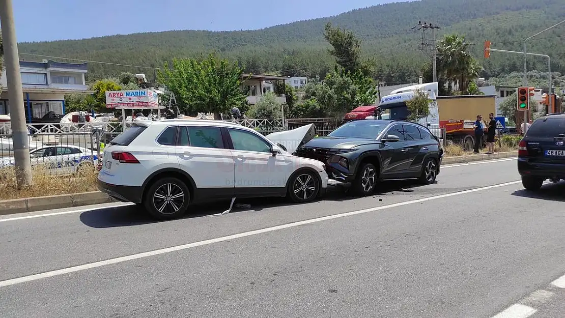 Işıkta Duramayıp Çarpınca Zincirleme Kazaya Sebep Oldu