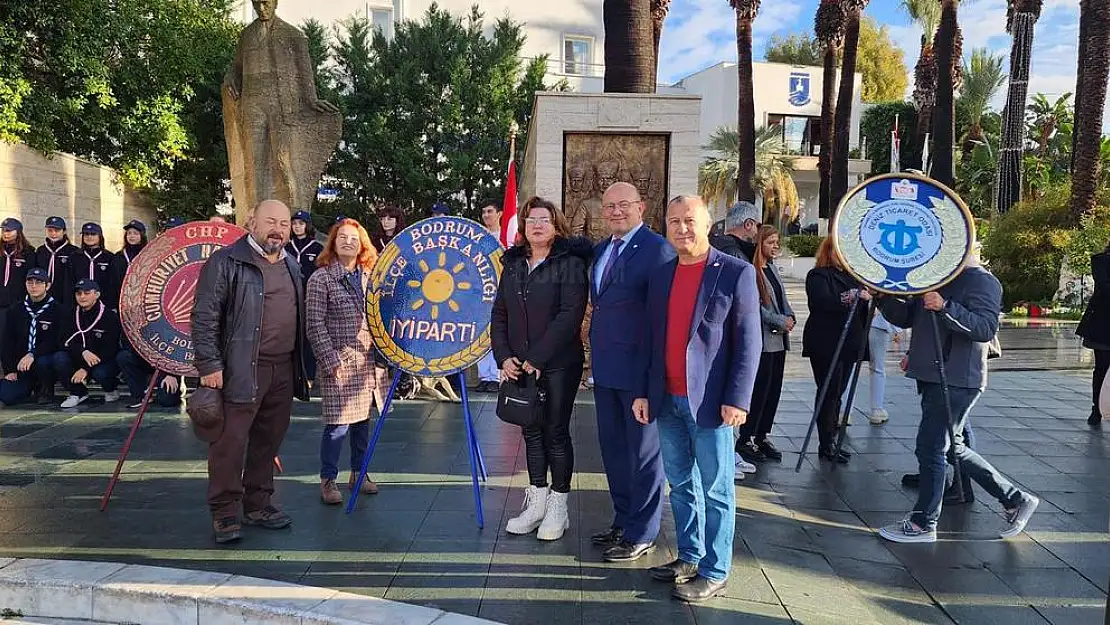 İYİ Partililer, Bodrum'da Öğretmenler Gününü Kutladı