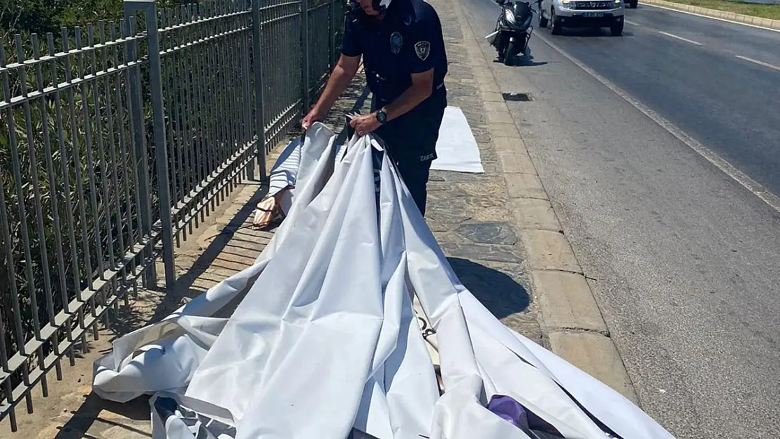 İzinsiz Asılan Afişler Toplanıyor