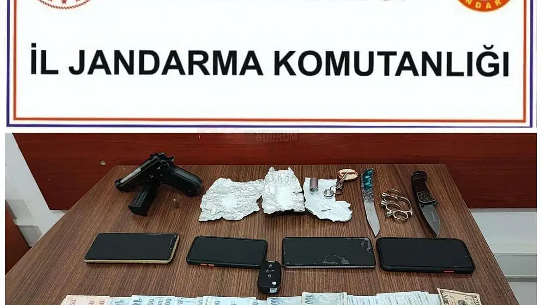 Jandarma Ekipleri Şüpheli Araçta Uyuşturucu ve Silah Ele Geçirdi