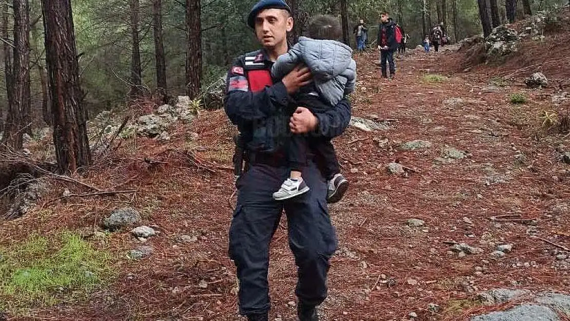 Jandarma Operasyonlarında 127 Göçmen ile 2 Organizatör Yakalandı