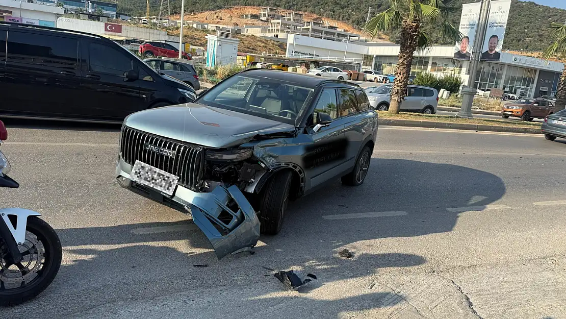 Kaçan sürücü zincirleme kazaya yol açtı