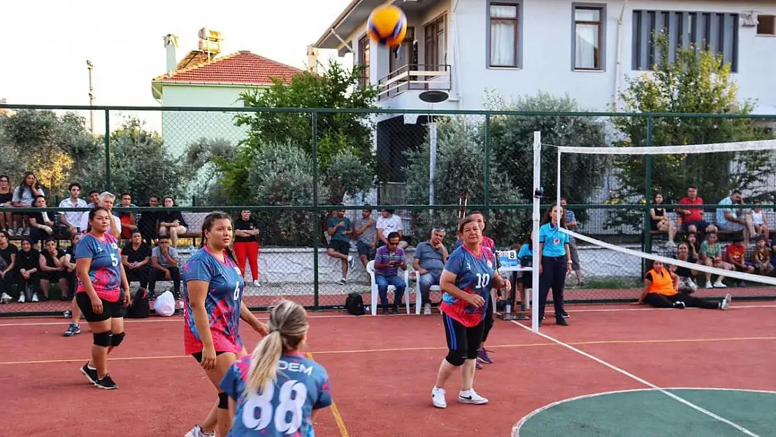 Kadın Voleybol Takımı Katıldığı Şampiyonada Birinci Oldu