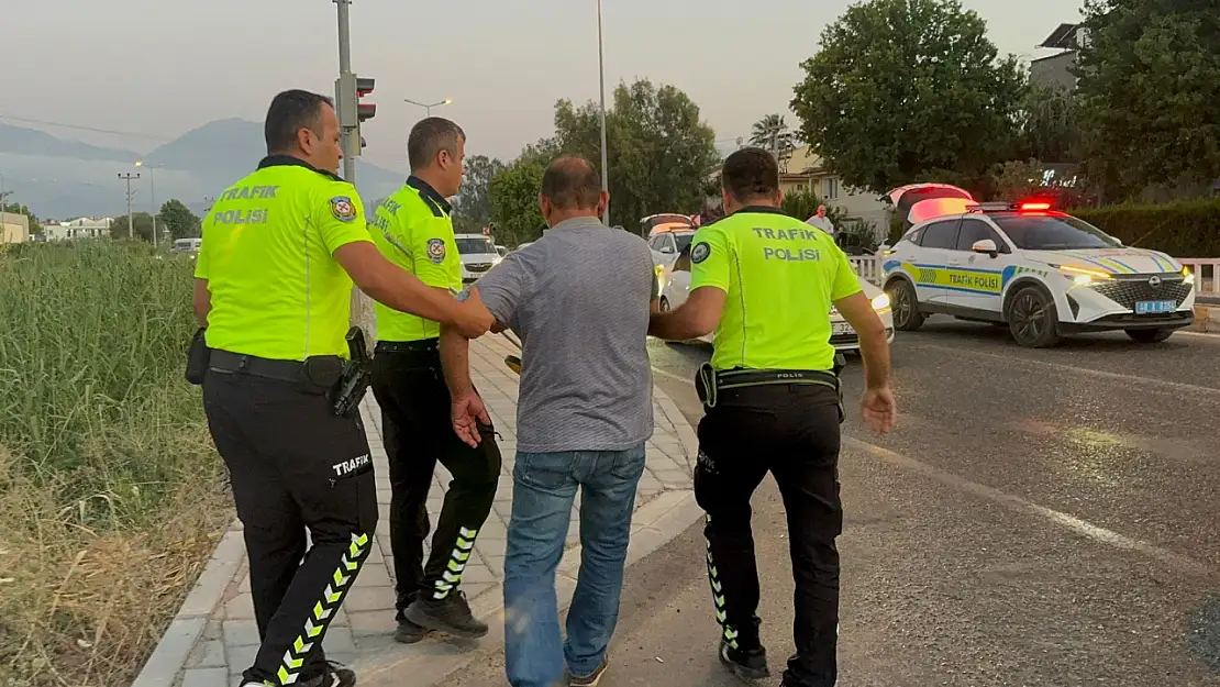 Kadına çarptıktan otomobille üzerinden geçmeye kalkan sürücü tutuklandı