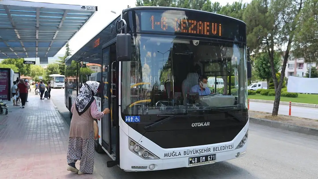 Kadınlar Otobüsten İstediği Yerde İnebiliyor