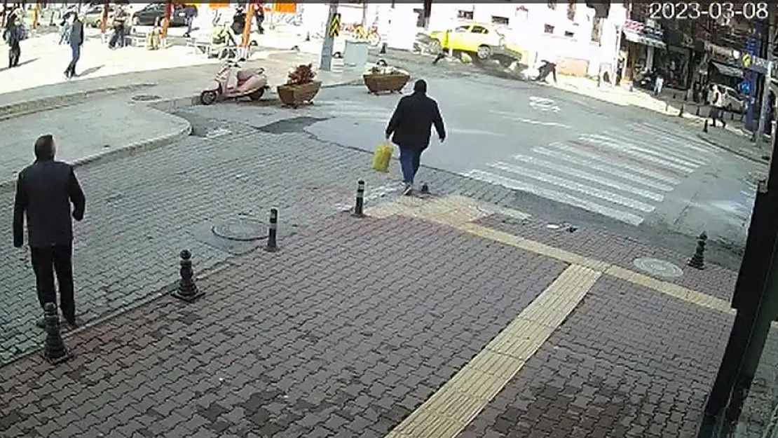 Kalp Krizi Geçiren Taksicinin O Anları Güvenlik Kamerasına Yansıdı