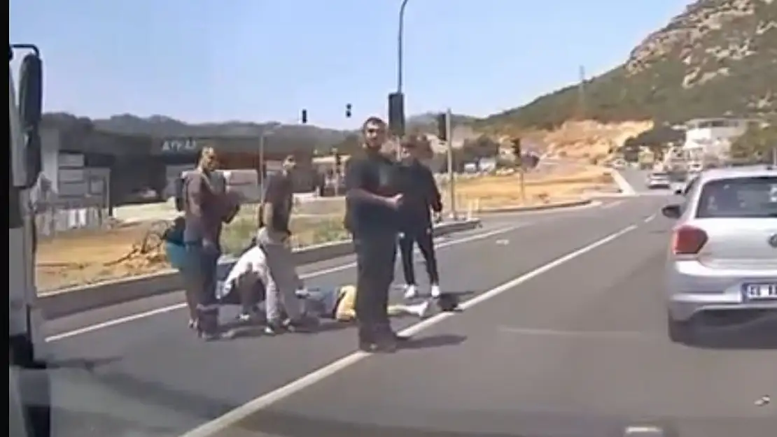 Kamyonet ile motosiklet çarpıştı iki kişi yaralandı