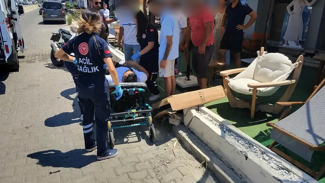 Kamyonete çarpan motosiklet sürücüsü yola savruldu !