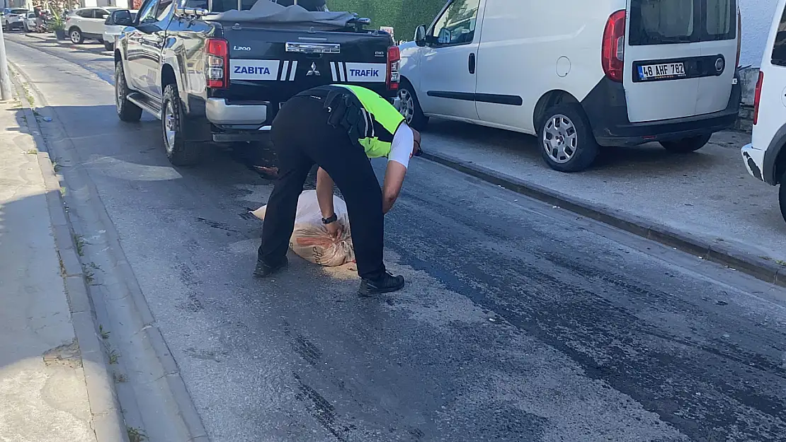 Kamyonetten Dökülen Yağ Kazaya Neden Oldu: Motosikletler Devrildi