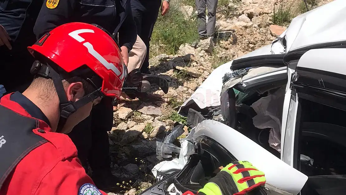 Kamyonla Otomobil Çarpıştı, Kazada 2 Kişi Yaralandı