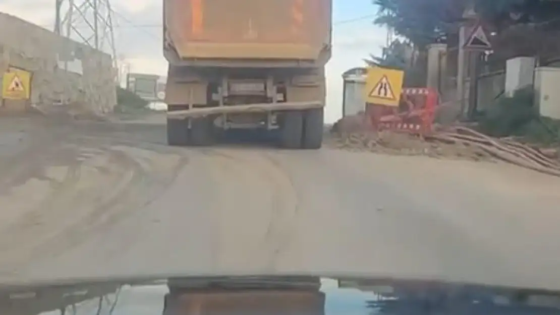 Kamyonlar Ne Hız Kesiyor Ne De Yolları Koruyor!