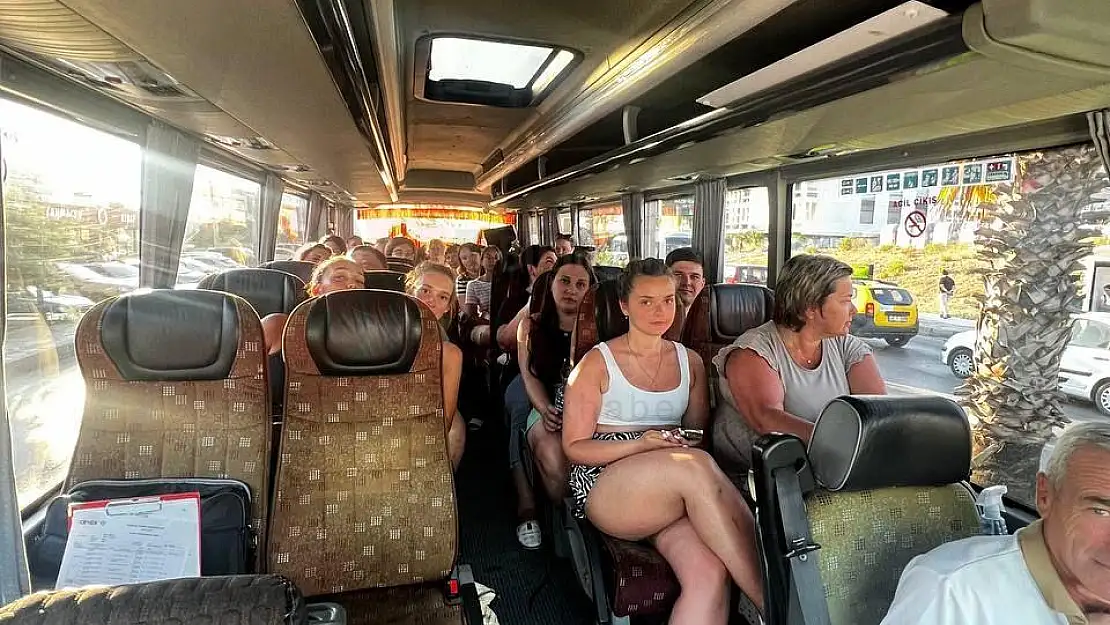 Kapanan Yol Sebebi ile Turistler Uçaklarına Onurcan Nişanına Geç Kaldı