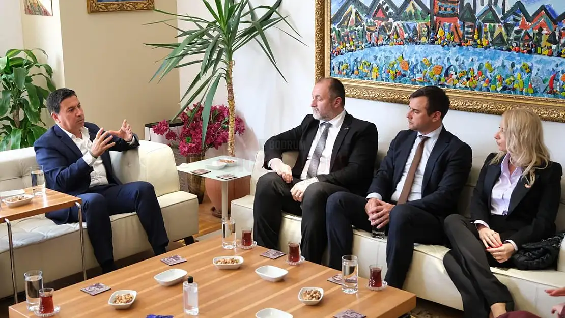 Karadağ Heyeti Başkan Aras'ı Ziyaret Etti
