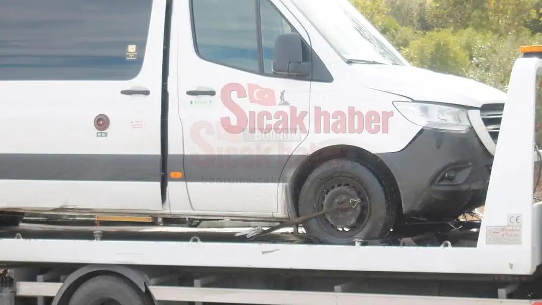 Tur Minibüsünden Şans Eseri Yaralanan Olmadı