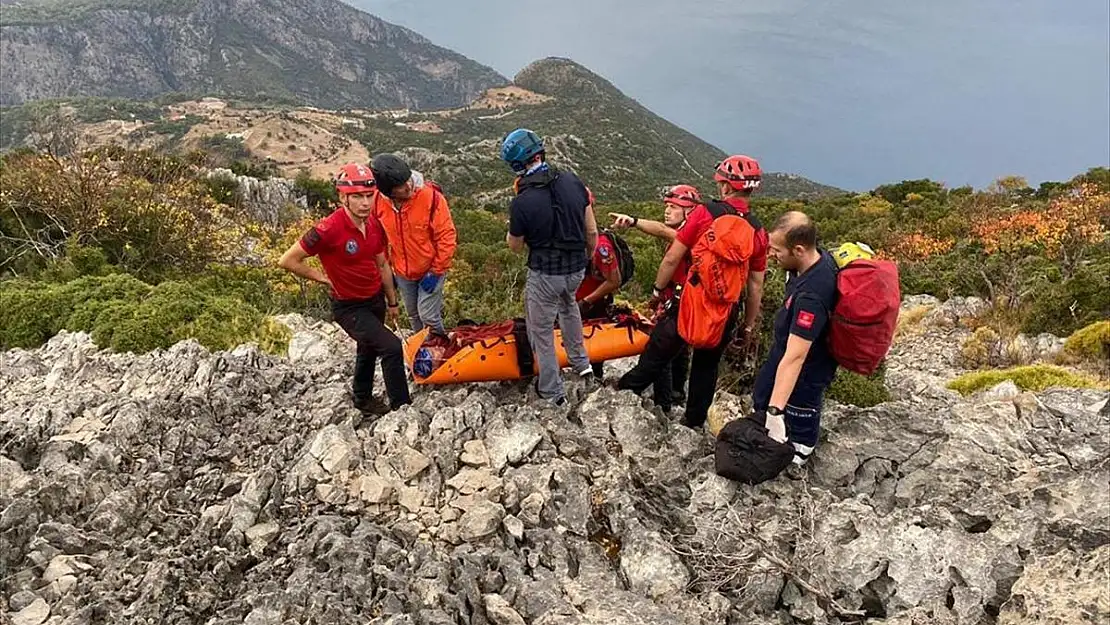 Kayalık Alana Düşen Yamaç Paraşütü Pilotu Kurtarıldı