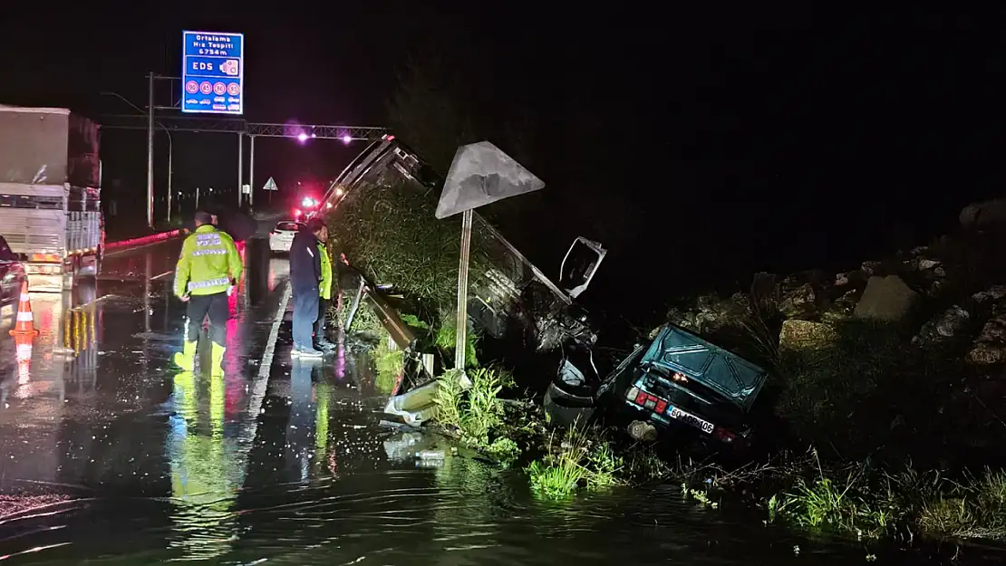 Kaynar kavşağı'nda zincirleme kaza: 3 kişi yaralandı