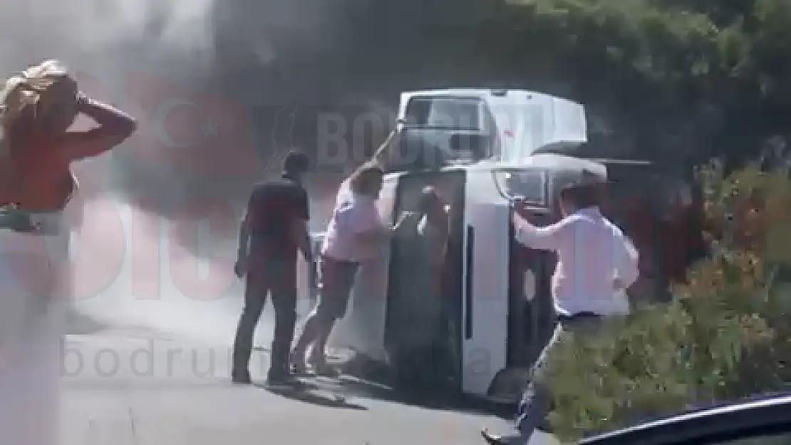 Kaza Yapan Kamyondan Çıkan Dumanlar Panik Yarattı