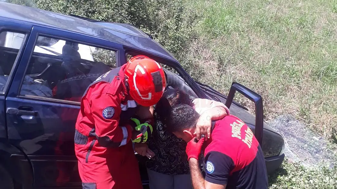 Kazada Sıkıştığı Yerden İtfaiye Ekipleri Kurtardı
