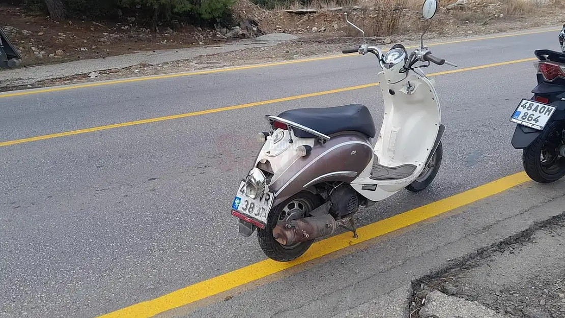 Kazada Yol Kenarına Savrulup Yaralandı