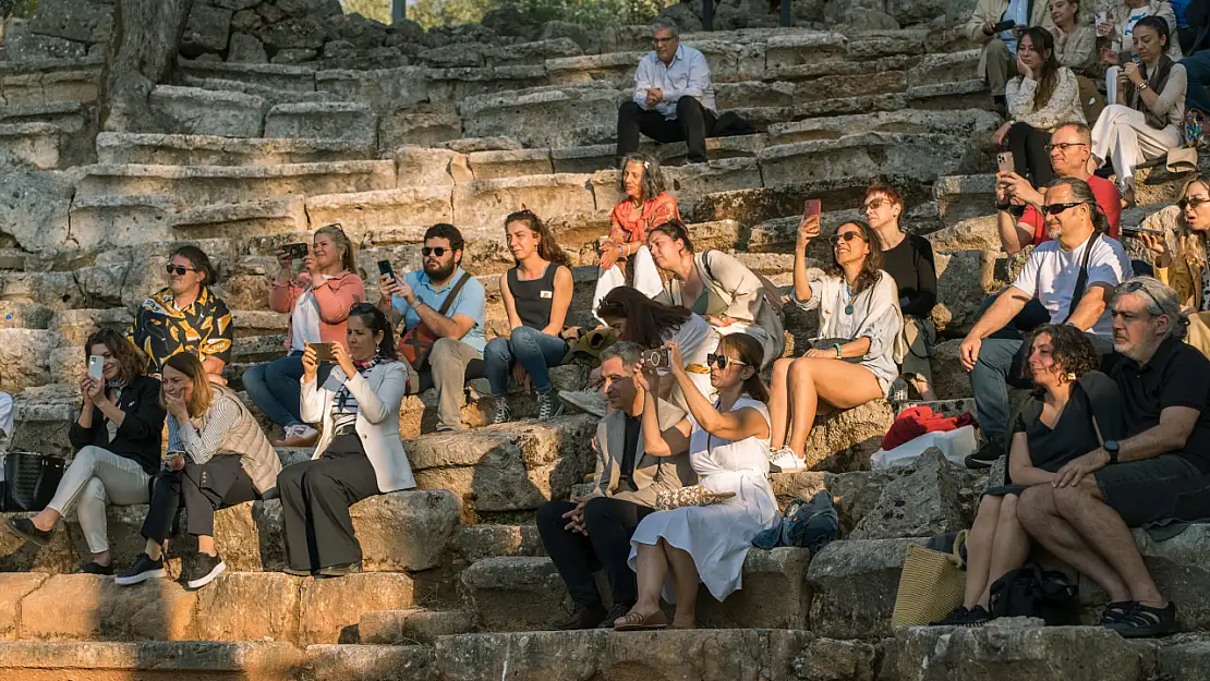 Kedreai Antik Tiyatrosu'nda Gün Batımında Klasik Müzik