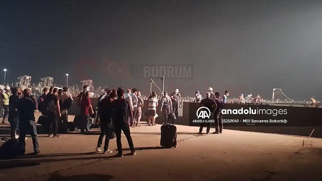 Kemerköy Yangın Bölgesindeki Vatandaşlar Deniz Kuvvetleri Komutanlığı Gemileriyle Tahliye Ediliyor