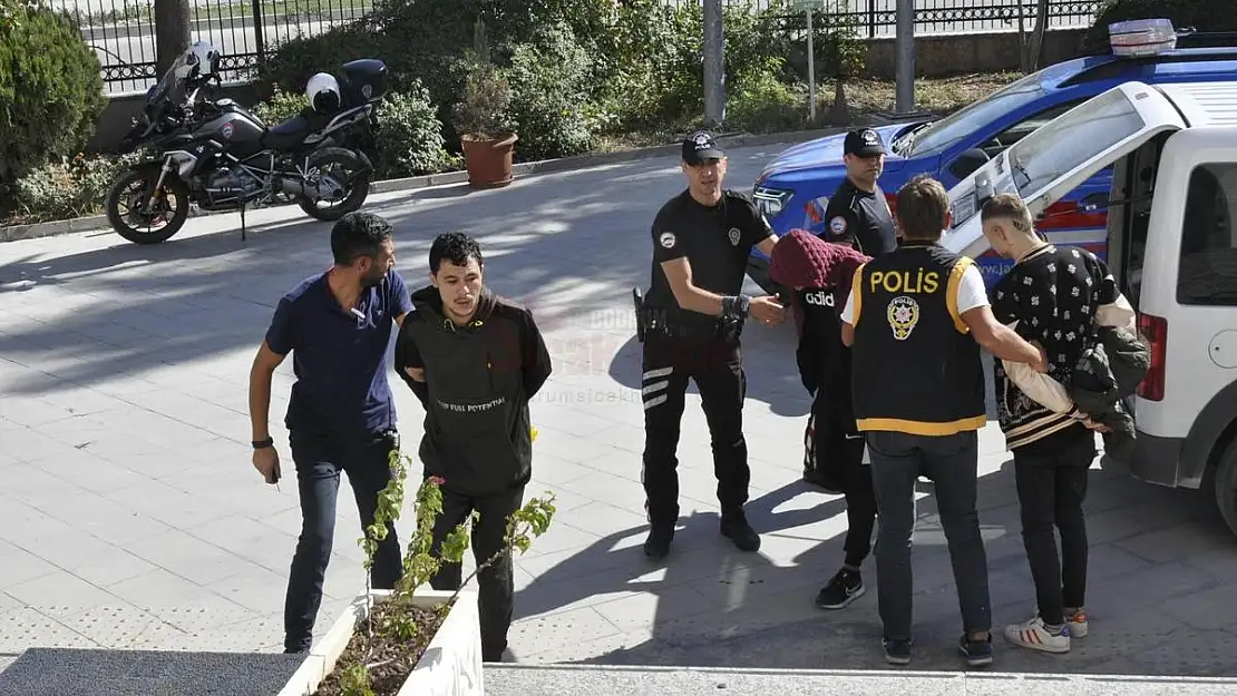 Kendini Polis Olarak Tanıtan 2 Gaspçı Tutuklandı