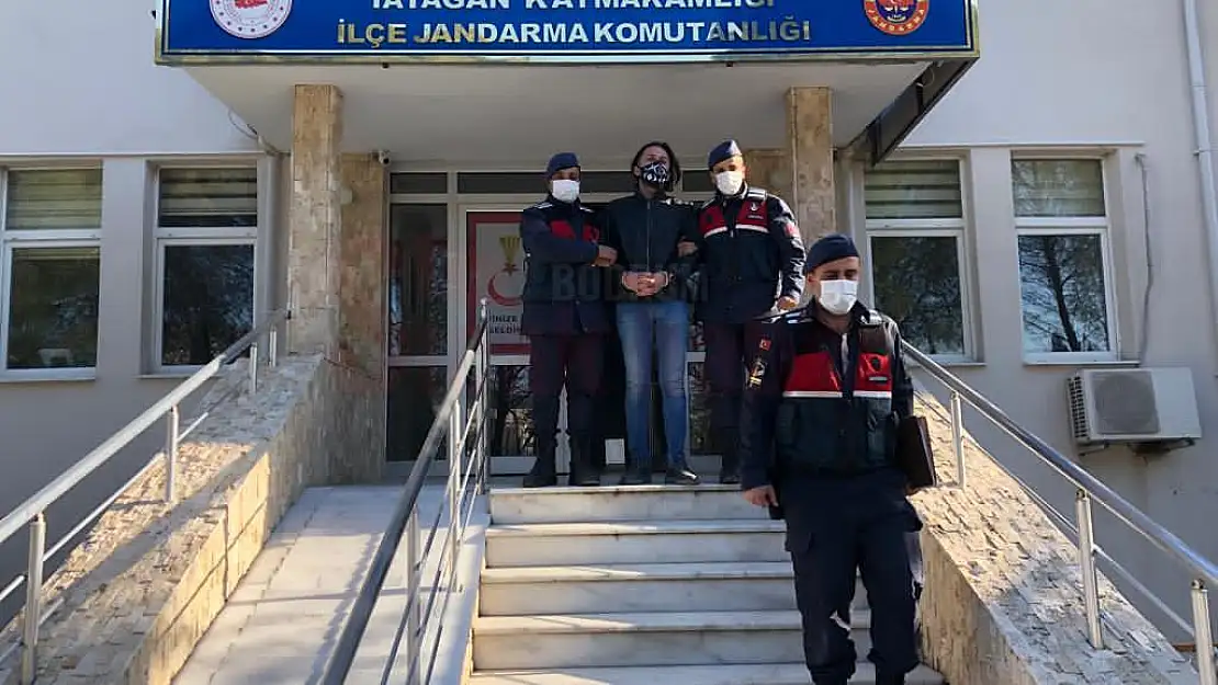 Kendini Sivil Jandarma Olarak Tanıtan  Motor Kasklı Şüpheli Yatağanda Bir Vatandaşı Dolandırdı