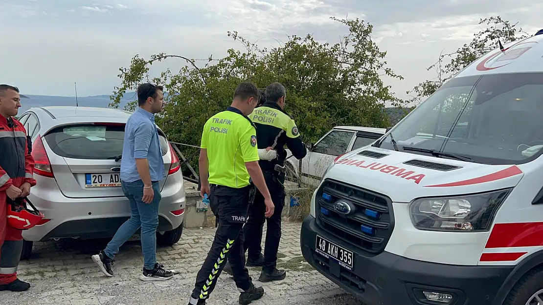 Kesici aletle intihara kalkıştı, polis ikna etti