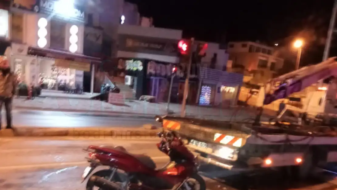 Konacık Işıklarda Kaza Yapıp Kaçtı