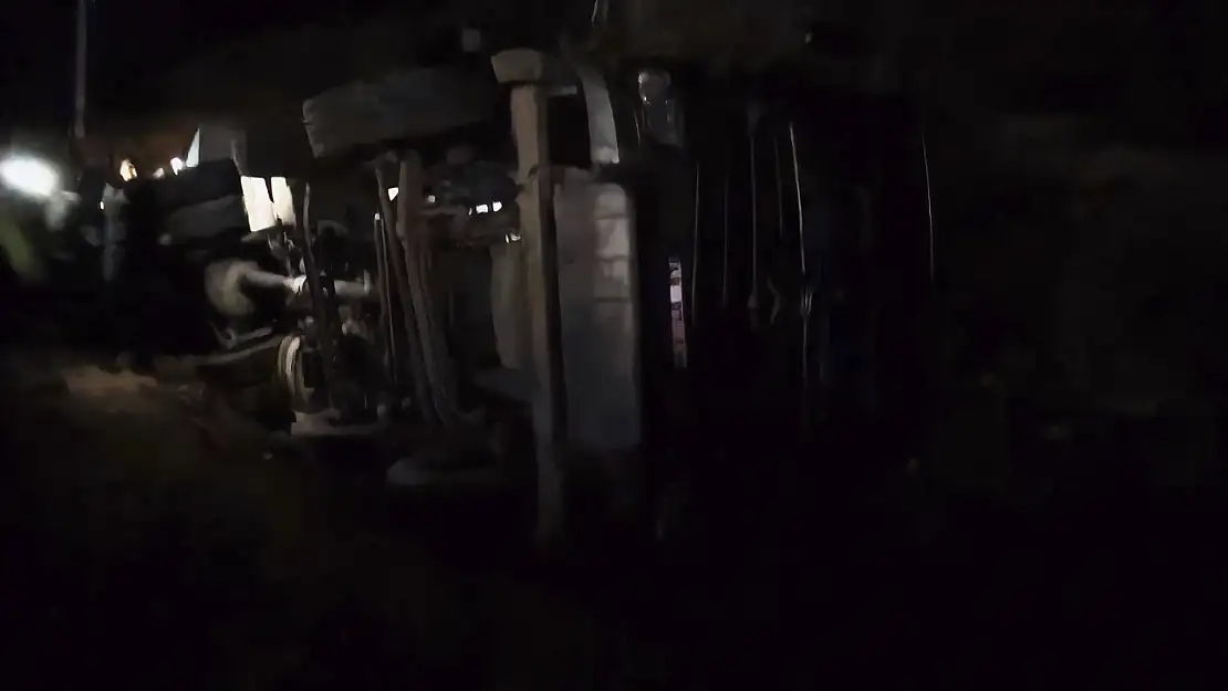 Konacık'ta Beton Mikseri Yan Yattı Sürücü Yaralandı