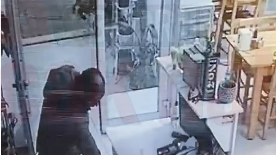Konacık'ta Hırsızlık Anları Güvenlik Kamerasına Yakalandı