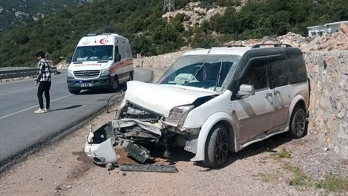 Konacık'ta Trafik Kazası: Duvara Çarpan Araçta 1 Kişi Yaralandı