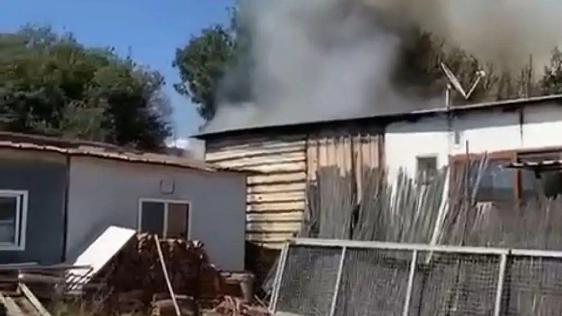 Konteynırda başlayan yangın makilik alana sıçramadan söndürüldü