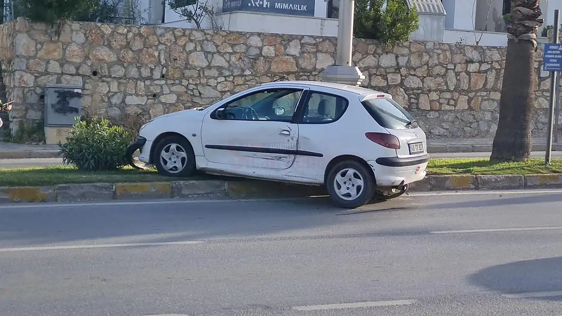 Kontrolden Çıkan Araç Direğe Çarparak Durabildi