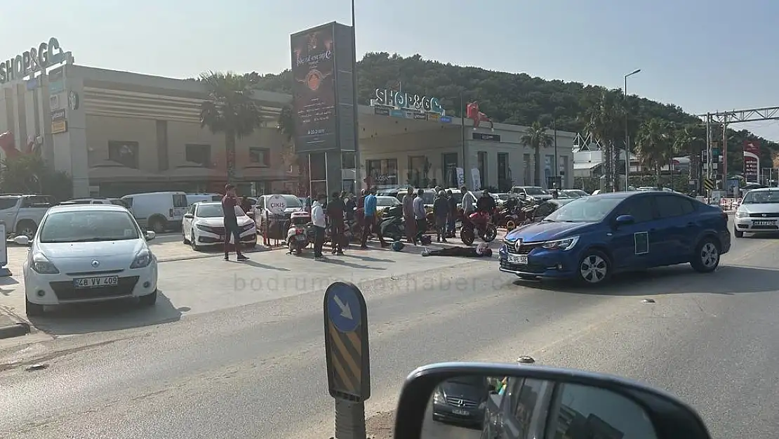 Kontrolsüz Dönüş Yapınca 2 Kişiyi Yaraladı