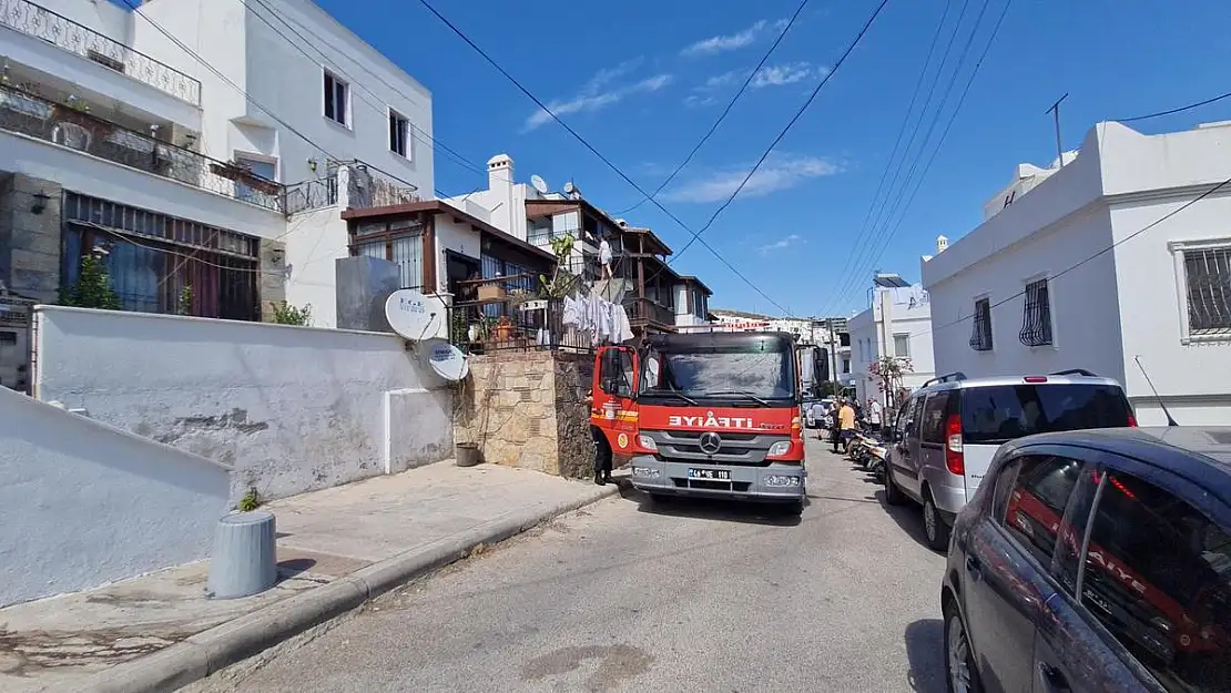 Mahalle Sakinleri Yangını Kontrol Altına Aldı