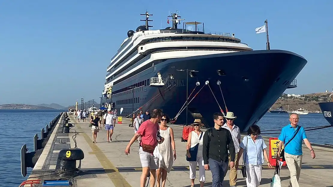 Malta Bayraklı 190 Metrelik Gemisi 'Evrima', Bodrum Limanına Demirledi.