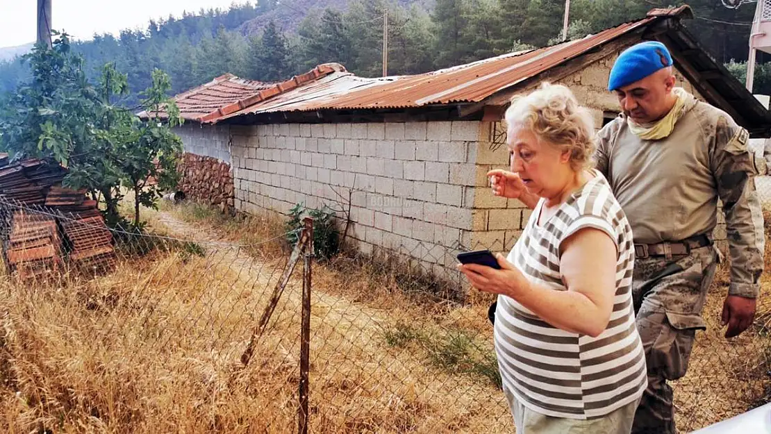 Marmaris Yangınında Çevrede Yaşayanlar Tahliye Ediliyor
