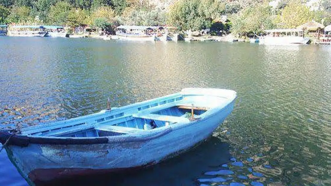 Marmaris'te teknelerin motorunu çaldıkları iddiasıyla 2 zanlı yakalandı