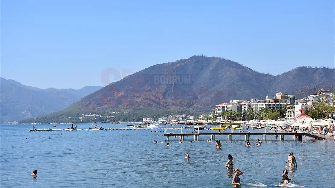 Marmaris'te yanan ormanlık alanların görüntüleri yaşanan tehlikenin büyüklüğünü gösteriyor