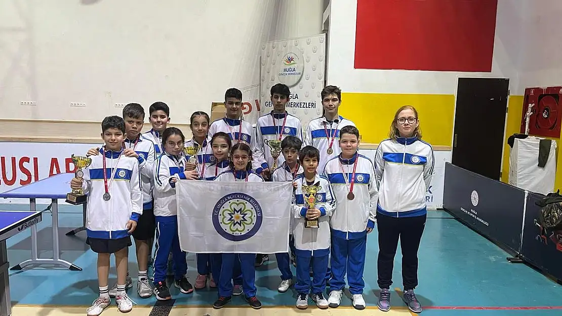 Masa Tenisi Sporcularından 8 Madalya Birden