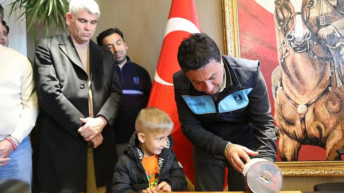 Mehmet Ege Kumbarasındaki Harçlığı Bağışladı