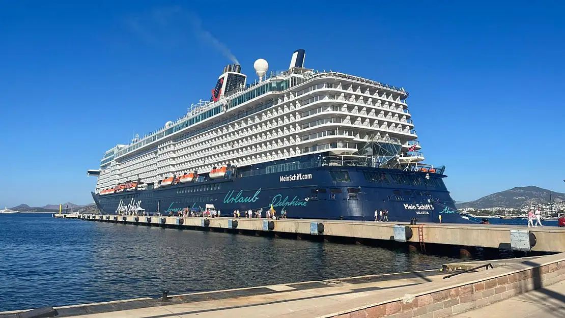 Mein Schiff 5 Bodrum limanı'nda